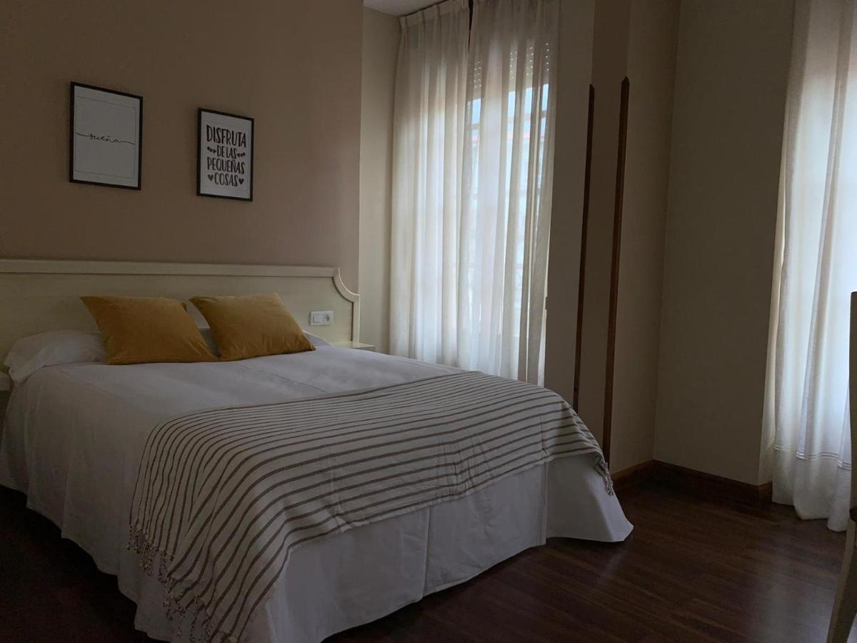 Hotel Los Robles Onís Buitenkant foto