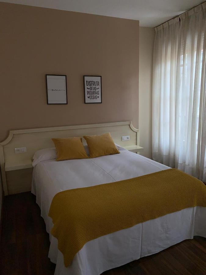 Hotel Los Robles Onís Buitenkant foto