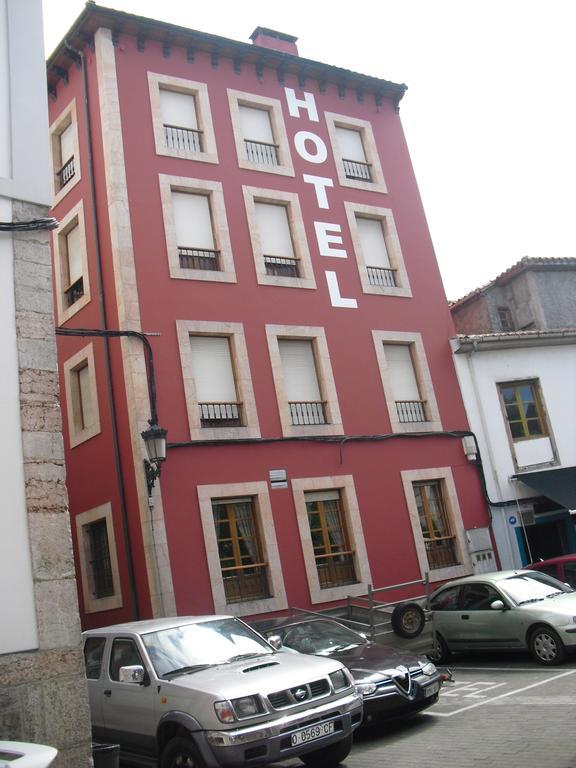 Hotel Los Robles Onís Buitenkant foto